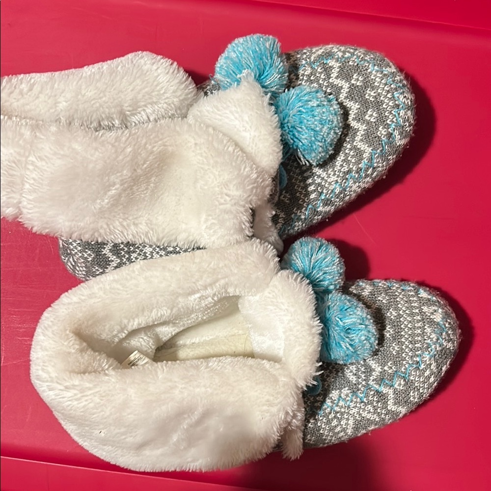 Kohl's White and Blue Socks with Cozy Design